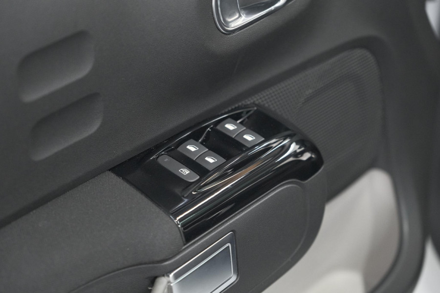 Citroën C3 PureTech 110 EAT6 Feel Edition | Panoramadak | Stoelverwarming | Apple Carplay | Parkeersensoren