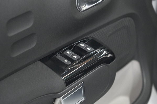 Citroën C3 PureTech 110 EAT6 Feel Edition | Panoramadak | Stoelverwarming | Apple Carplay | Parkeersensoren