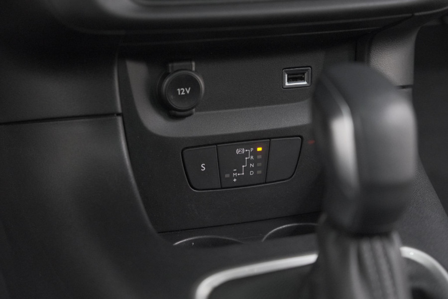 Citroën C3 PureTech 110 EAT6 Feel Edition | Panoramadak | Stoelverwarming | Apple Carplay | Parkeersensoren