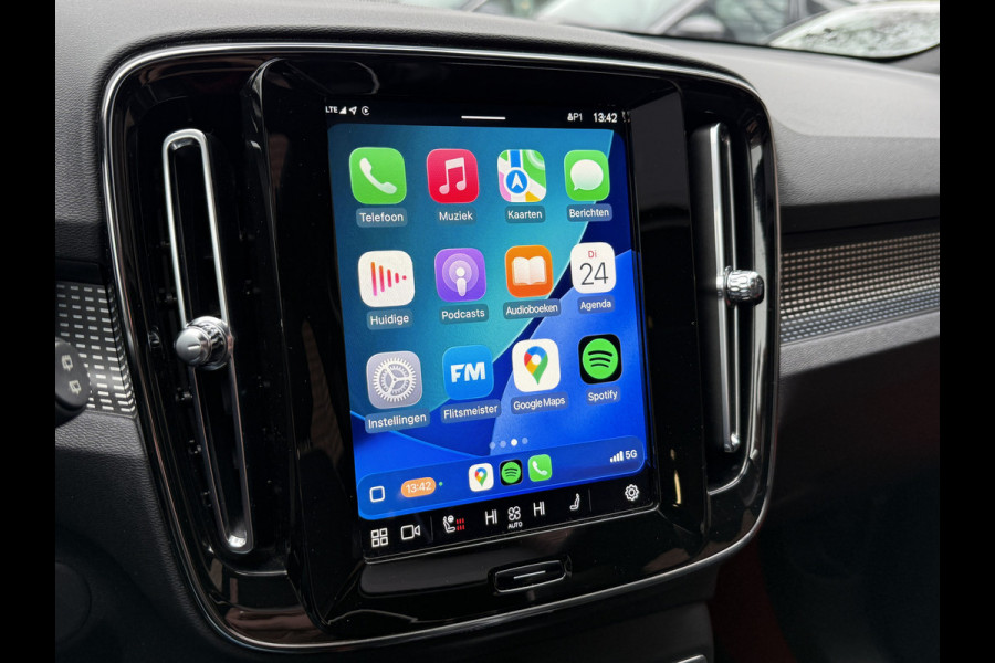 Volvo XC40 Recharge P8 AWD R-Design | | SOH 92% | Panoramadak | Apple Carplay | Stoel/Stuurverwarming