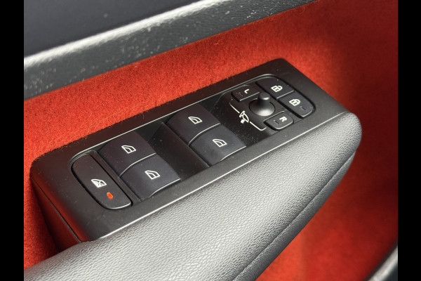 Volvo XC40 Recharge P8 AWD R-Design | | SOH 92% | Panoramadak | Apple Carplay | Stoel/Stuurverwarming