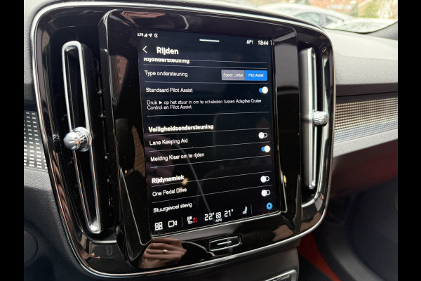 Volvo XC40 Recharge P8 AWD R-Design | | SOH 92% | Panoramadak | Apple Carplay | Stoel/Stuurverwarming