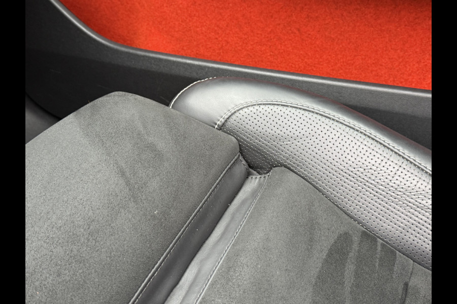 Volvo XC40 Recharge P8 AWD R-Design | | SOH 92% | Panoramadak | Apple Carplay | Stoel/Stuurverwarming