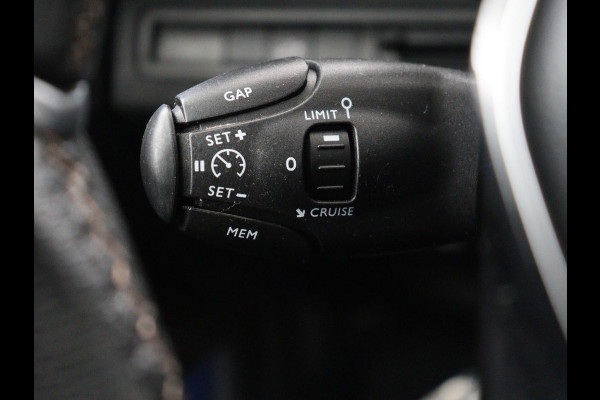 Peugeot 3008 1.6 e-THP Allure | Panoramadak | Trekhaak | Stoelverwarming | Adaptive cruise | FOCAL Sound | 360 Camera | Half leder | Keyless | Full LED | Massage | Navigatie