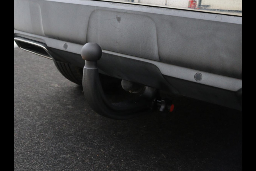 Peugeot 3008 1.6 e-THP Allure | Panoramadak | Trekhaak | Stoelverwarming | Adaptive cruise | FOCAL Sound | 360 Camera | Half leder | Keyless | Full LED | Massage | Navigatie