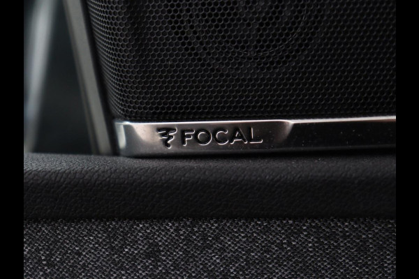 Peugeot 3008 1.6 e-THP Allure | Panoramadak | Trekhaak | Stoelverwarming | Adaptive cruise | FOCAL Sound | 360 Camera | Half leder | Keyless | Full LED | Massage | Navigatie