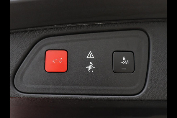 Peugeot 3008 1.6 e-THP Allure | Panoramadak | Trekhaak | Stoelverwarming | Adaptive cruise | FOCAL Sound | 360 Camera | Half leder | Keyless | Full LED | Massage | Navigatie