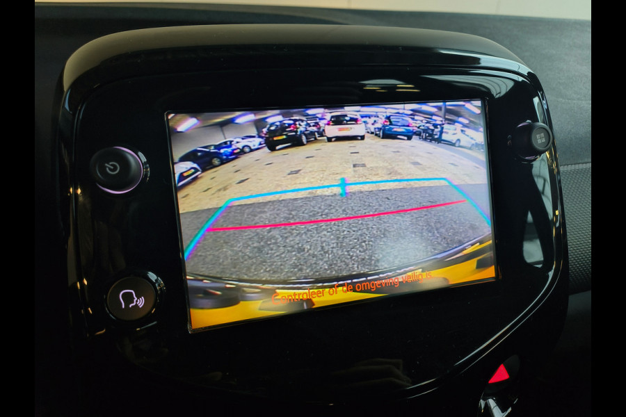 Citroën C1 1.0 VTi Shine Apple/Android uit 2020 Rijklaar + 12 maanden bovag-garantie Henk Jongen Auto's in Helmond,  al 50 jaar service zoals 't hoort!