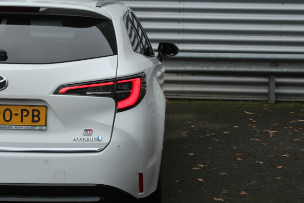 Toyota Corolla Touring Sports 1.8 Hybrid 180pk GR-Sport NL-Auto NAP 1e eigenaar Clima Cruise Carplay Camera 17"LMV