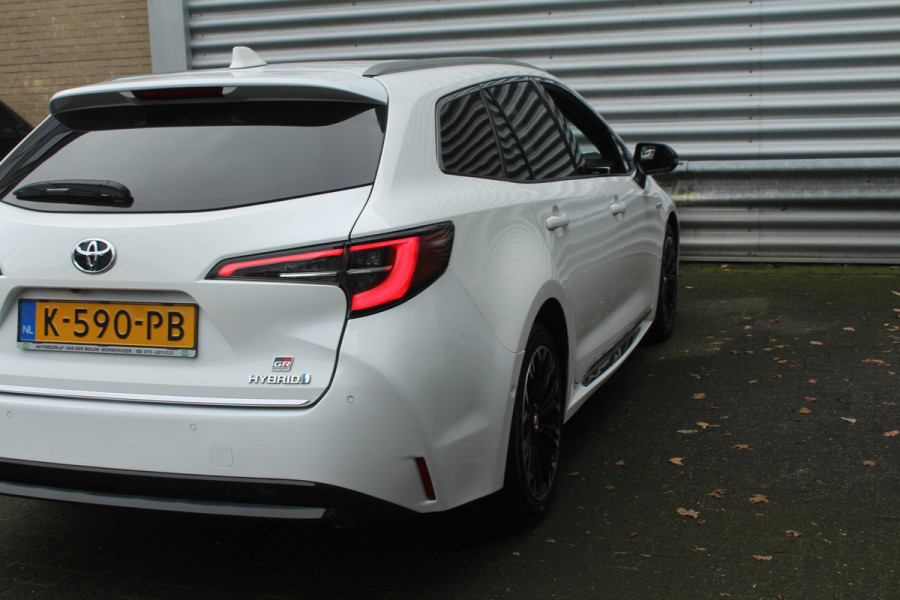 Toyota Corolla Touring Sports 1.8 Hybrid 180pk GR-Sport NL-Auto NAP 1e eigenaar Clima Cruise Carplay Camera 17"LMV