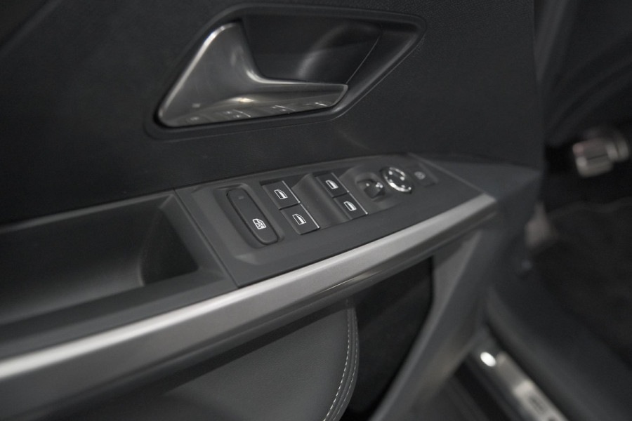 Peugeot 3008 1.2 Hybrid 136 GT | Panoramdak | 360 Camera | Stoelverwarming | Elektrische Kofferklep | Allseason Banden