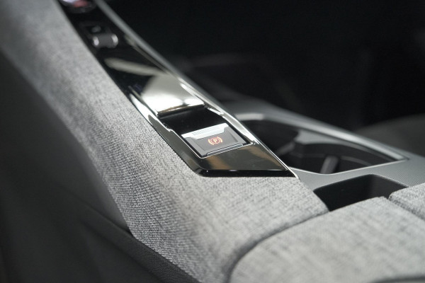 Peugeot 3008 1.2 Hybrid 136 GT | Panoramdak | 360 Camera | Stoelverwarming | Elektrische Kofferklep | Allseason Banden