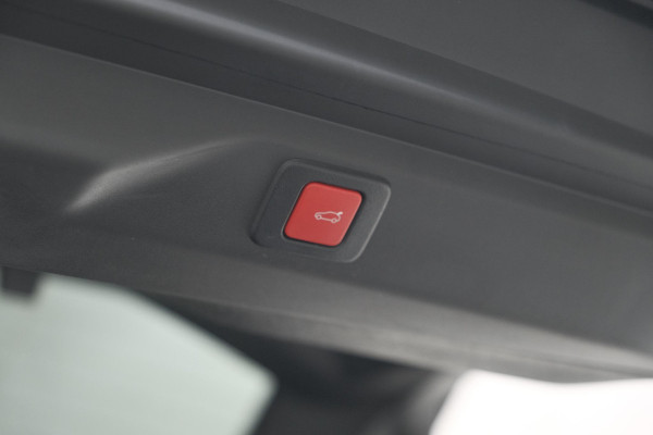 Peugeot 3008 1.2 Hybrid 136 GT | Panoramdak | 360 Camera | Stoelverwarming | Elektrische Kofferklep | Allseason Banden