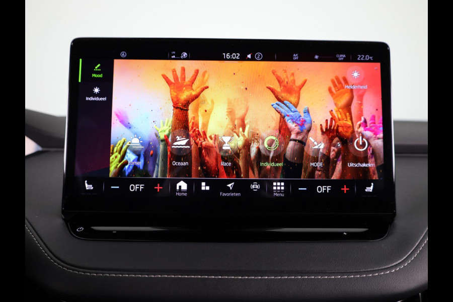 Škoda ENYAQ iV 60 Sportline 180 pk | SoH 90% | Navigatie | Parkeersensoren | Achteruitrijcamera | Autom. airco (3 zones) | Stoelverwarming | Keyless |