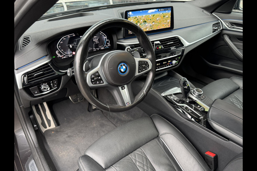 BMW 5 Serie Sedan 545e xDrive High Executive M Sport Pakket Automaat / Live Cockpit Professional / Schuif-/kanteldak / Comfortstoelen / 20 Inch / M Sportremsysteem / Laserlicht / Driving Assistant Professional / Hifi / Stoelventilatie