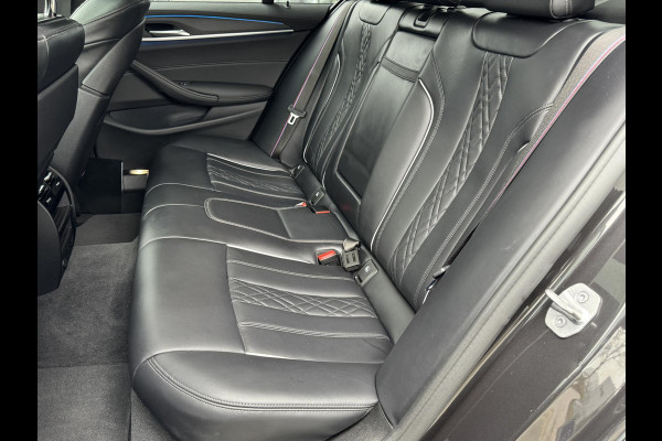 BMW 5 Serie Sedan 545e xDrive High Executive M Sport Pakket Automaat / Live Cockpit Professional / Schuif-/kanteldak / Comfortstoelen / 20 Inch / M Sportremsysteem / Laserlicht / Driving Assistant Professional / Hifi / Stoelventilatie