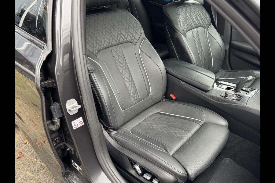 BMW 5 Serie Sedan 545e xDrive High Executive M Sport Pakket Automaat / Live Cockpit Professional / Schuif-/kanteldak / Comfortstoelen / 20 Inch / M Sportremsysteem / Laserlicht / Driving Assistant Professional / Hifi / Stoelventilatie