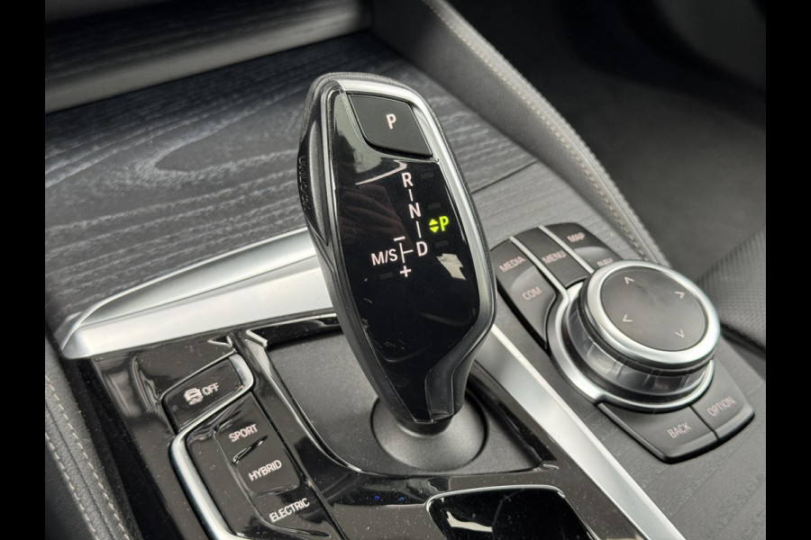 BMW 5 Serie Sedan 545e xDrive High Executive M Sport Pakket Automaat / Live Cockpit Professional / Schuif-/kanteldak / Comfortstoelen / 20 Inch / M Sportremsysteem / Laserlicht / Driving Assistant Professional / Hifi / Stoelventilatie