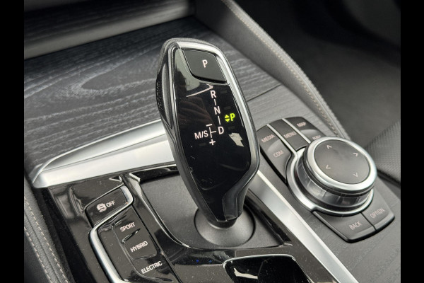 BMW 5 Serie Sedan 545e xDrive High Executive M Sport Pakket Automaat / Live Cockpit Professional / Schuif-/kanteldak / Comfortstoelen / 20 Inch / M Sportremsysteem / Laserlicht / Driving Assistant Professional / Hifi / Stoelventilatie