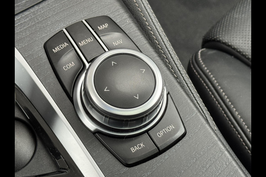 BMW 5 Serie Sedan 545e xDrive High Executive M Sport Pakket Automaat / Live Cockpit Professional / Schuif-/kanteldak / Comfortstoelen / 20 Inch / M Sportremsysteem / Laserlicht / Driving Assistant Professional / Hifi / Stoelventilatie