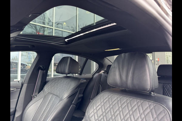 BMW 5 Serie Sedan 545e xDrive High Executive M Sport Pakket Automaat / Live Cockpit Professional / Schuif-/kanteldak / Comfortstoelen / 20 Inch / M Sportremsysteem / Laserlicht / Driving Assistant Professional / Hifi / Stoelventilatie