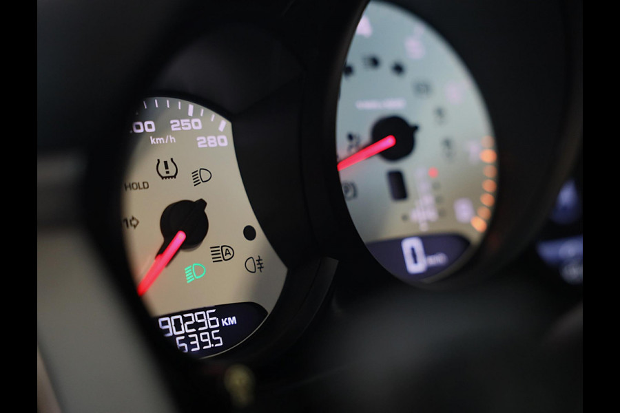 Porsche Macan 2.0 / Luchtvering / Camera / Cruise Control / Dode Hoek / F1 / Lane Assist / Leder / Memory / Xenon / Pdc / 20 Inch