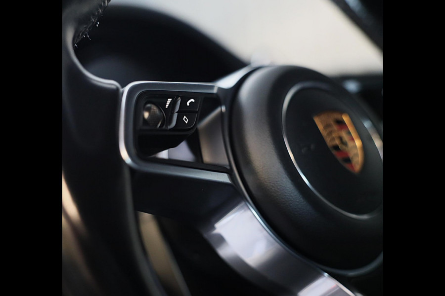 Porsche Macan 2.0 / Luchtvering / Camera / Cruise Control / Dode Hoek / F1 / Lane Assist / Leder / Memory / Xenon / Pdc / 20 Inch