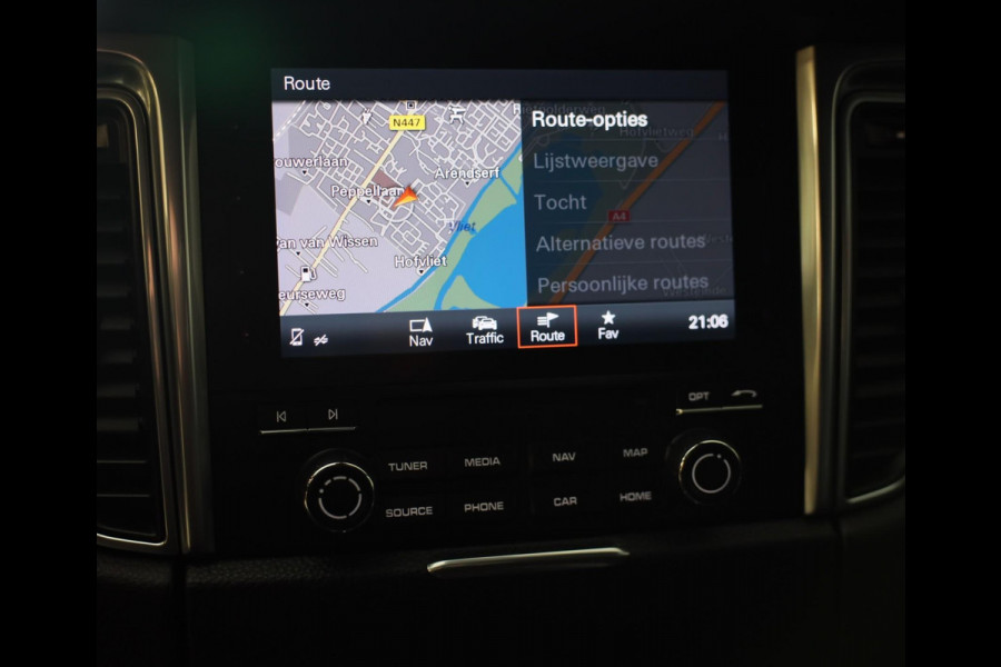 Porsche Macan 2.0 / Luchtvering / Camera / Cruise Control / Dode Hoek / F1 / Lane Assist / Leder / Memory / Xenon / Pdc / 20 Inch