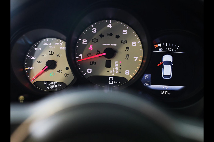 Porsche Macan 2.0 / Luchtvering / Camera / Cruise Control / Dode Hoek / F1 / Lane Assist / Leder / Memory / Xenon / Pdc / 20 Inch