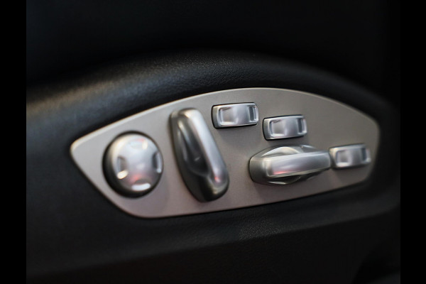 Porsche Macan 2.0 / Luchtvering / Camera / Cruise Control / Dode Hoek / F1 / Lane Assist / Leder / Memory / Xenon / Pdc / 20 Inch