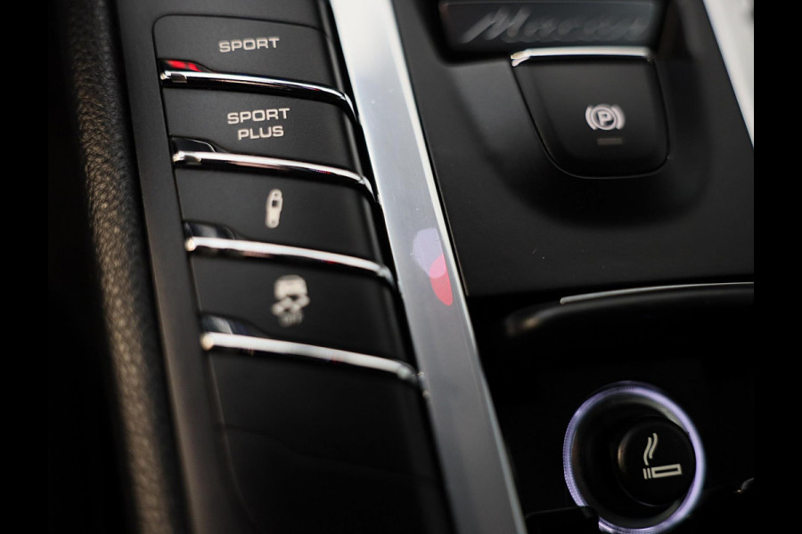 Porsche Macan 2.0 / Luchtvering / Camera / Cruise Control / Dode Hoek / F1 / Lane Assist / Leder / Memory / Xenon / Pdc / 20 Inch