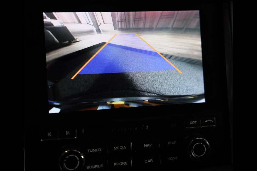 Porsche Macan 2.0 / Luchtvering / Camera / Cruise Control / Dode Hoek / F1 / Lane Assist / Leder / Memory / Xenon / Pdc / 20 Inch