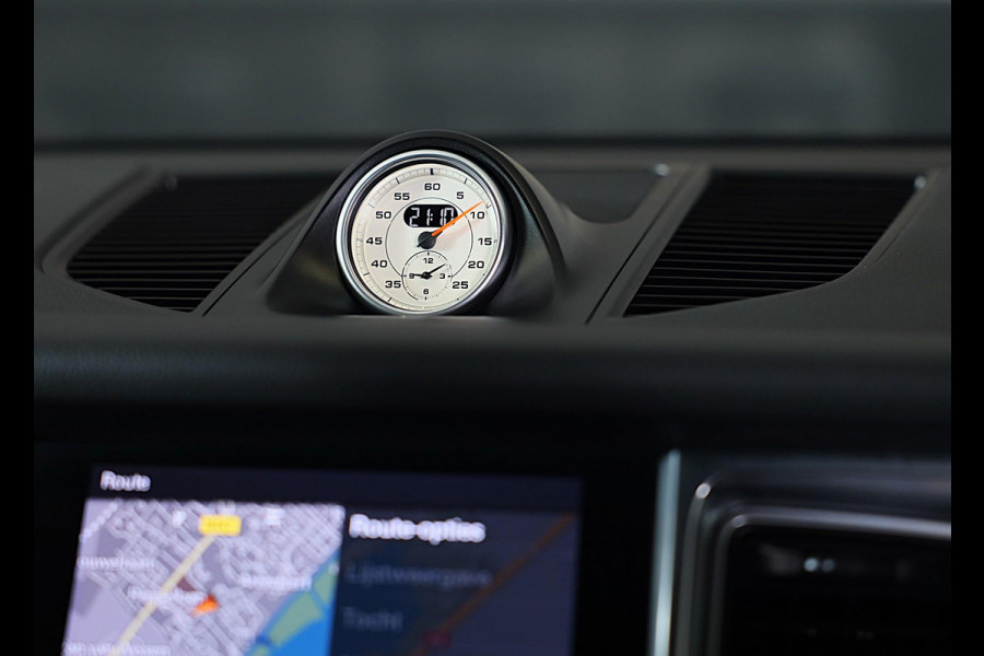 Porsche Macan 2.0 / Luchtvering / Camera / Cruise Control / Dode Hoek / F1 / Lane Assist / Leder / Memory / Xenon / Pdc / 20 Inch