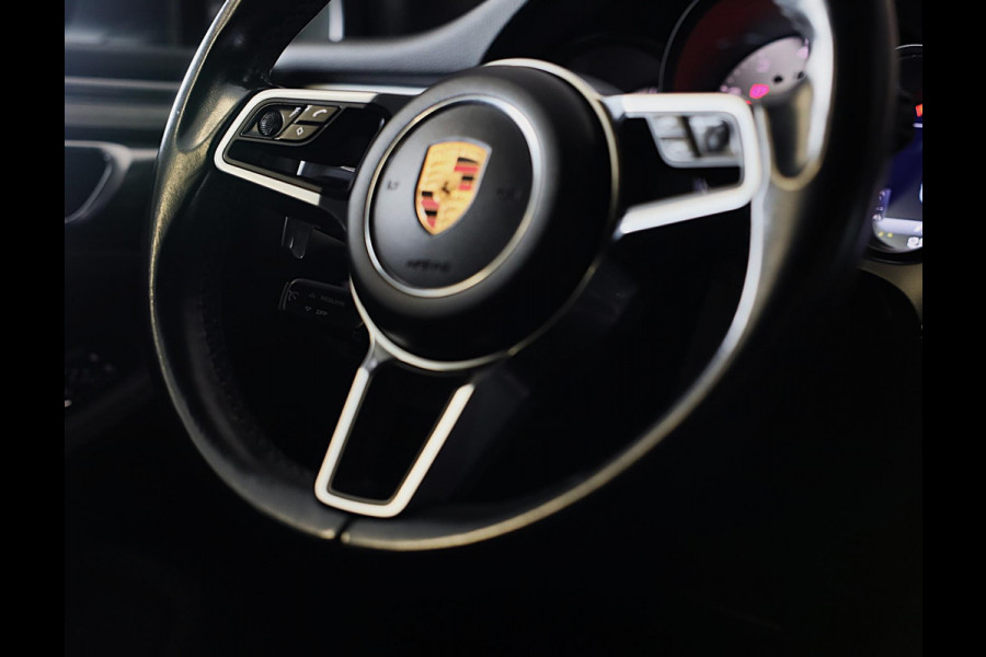 Porsche Macan 2.0 / Luchtvering / Camera / Cruise Control / Dode Hoek / F1 / Lane Assist / Leder / Memory / Xenon / Pdc / 20 Inch