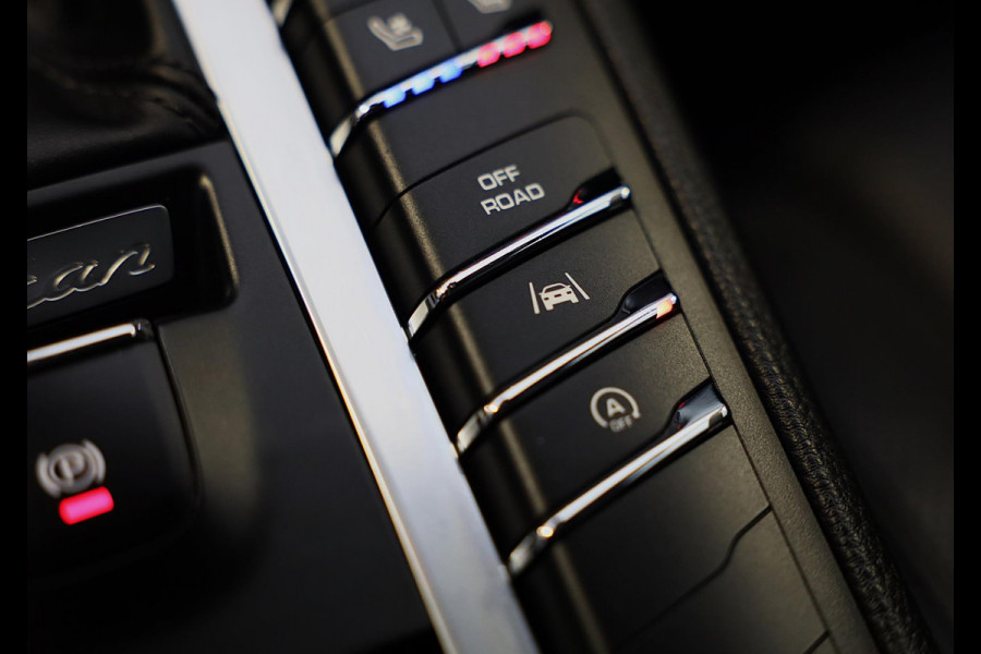 Porsche Macan 2.0 / Luchtvering / Camera / Cruise Control / Dode Hoek / F1 / Lane Assist / Leder / Memory / Xenon / Pdc / 20 Inch