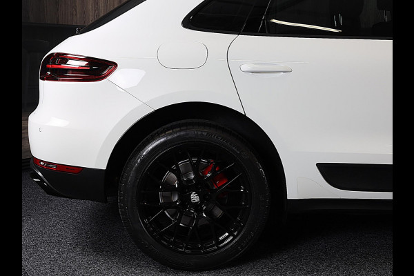 Porsche Macan 2.0 / Luchtvering / Camera / Cruise Control / Dode Hoek / F1 / Lane Assist / Leder / Memory / Xenon / Pdc / 20 Inch