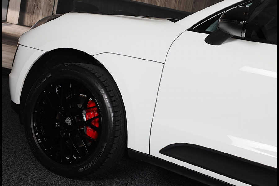 Porsche Macan 2.0 / Luchtvering / Camera / Cruise Control / Dode Hoek / F1 / Lane Assist / Leder / Memory / Xenon / Pdc / 20 Inch
