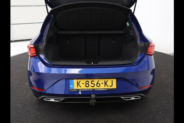 Seat Leon 1.0 TSI FR Launch Edition | Panoramadak | Trekhaak | Stoelverwarming | Camera | Carplay | Navigatie | Sfeerverlichting | Adaptive cruise | Keyless | Full LED | Dodehoek detectie