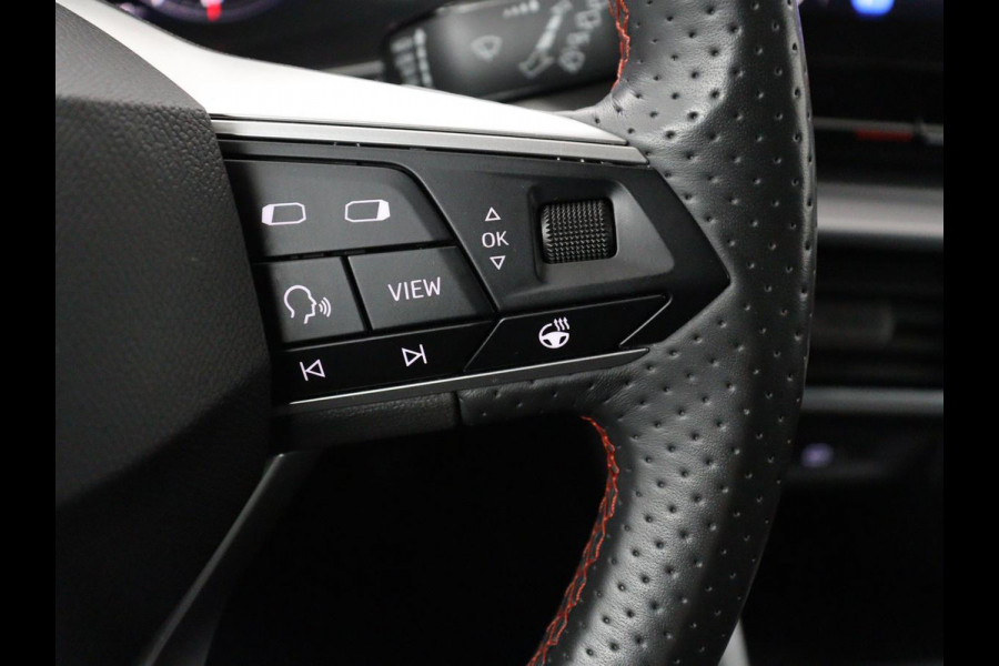 Seat Leon 1.0 TSI FR Launch Edition | Panoramadak | Trekhaak | Stoelverwarming | Camera | Carplay | Navigatie | Sfeerverlichting | Adaptive cruise | Keyless | Full LED | Dodehoek detectie