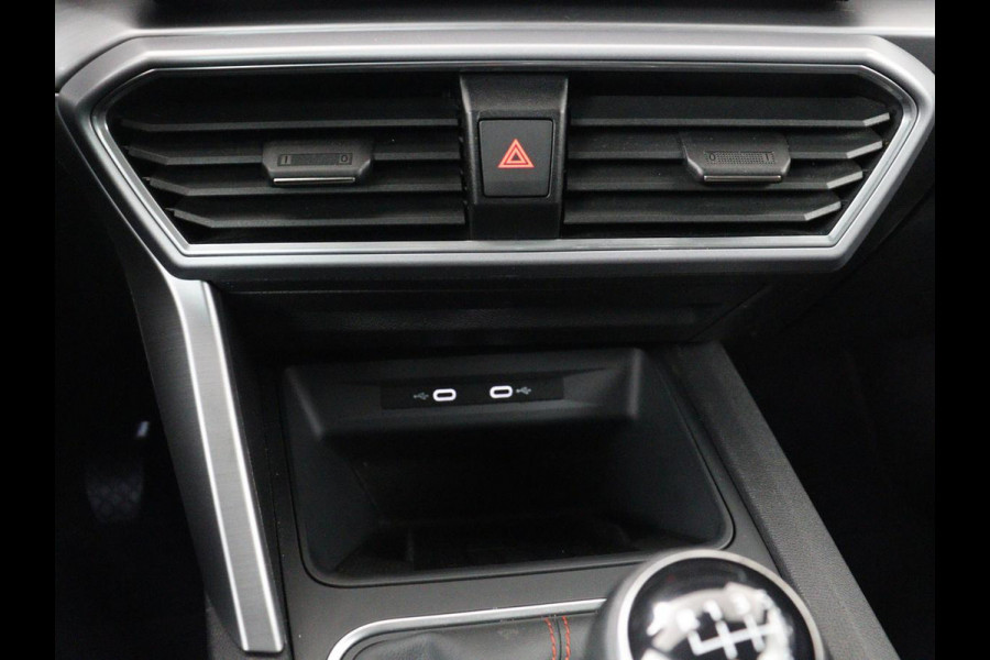 Seat Leon 1.0 TSI FR Launch Edition | Panoramadak | Trekhaak | Stoelverwarming | Camera | Carplay | Navigatie | Sfeerverlichting | Adaptive cruise | Keyless | Full LED | Dodehoek detectie