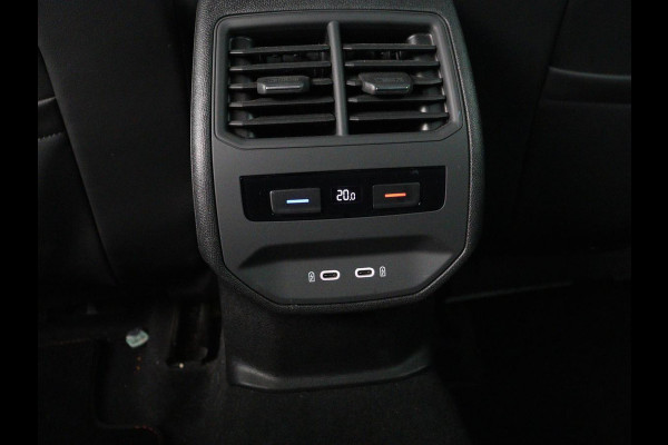 Seat Leon 1.0 TSI FR Launch Edition | Panoramadak | Trekhaak | Stoelverwarming | Camera | Carplay | Navigatie | Sfeerverlichting | Adaptive cruise | Keyless | Full LED | Dodehoek detectie