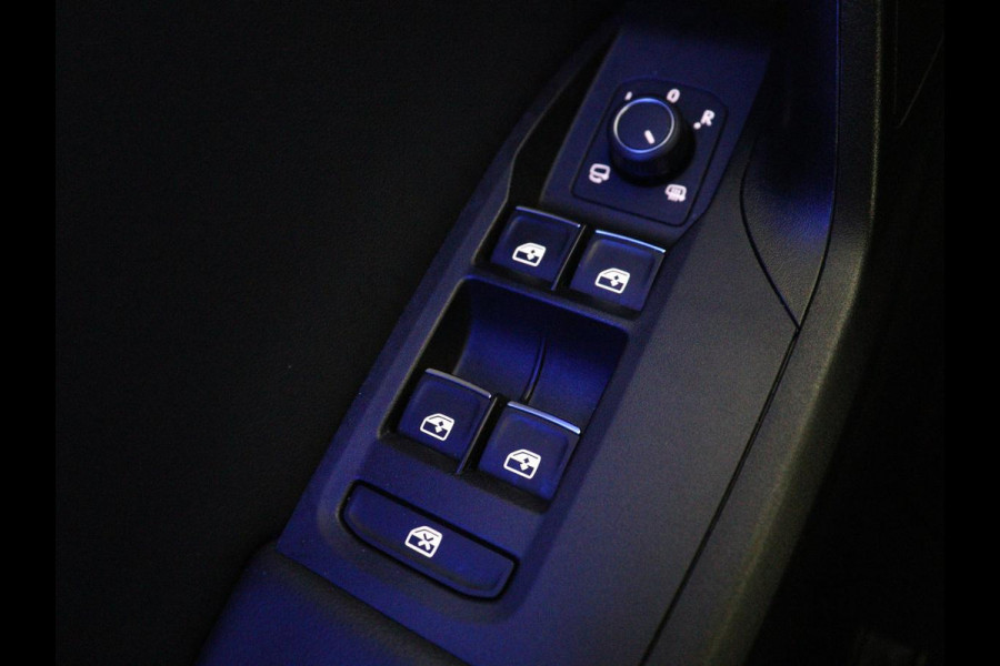 Seat Leon 1.0 TSI FR Launch Edition | Panoramadak | Trekhaak | Stoelverwarming | Camera | Carplay | Navigatie | Sfeerverlichting | Adaptive cruise | Keyless | Full LED | Dodehoek detectie