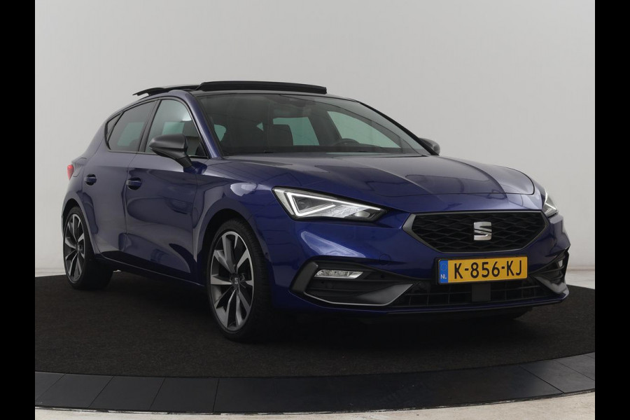 Seat Leon 1.0 TSI FR Launch Edition | Panoramadak | Trekhaak | Stoelverwarming | Camera | Carplay | Navigatie | Sfeerverlichting | Adaptive cruise | Keyless | Full LED | Dodehoek detectie