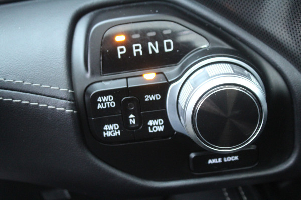 Dodge Ram 1500 5.7 V8 402pk 4x4 Crew Cab Limited LPG Panoramadak NL-Auto NAP Clima Cruise Navi 360 Camera LMV Leder Keyless