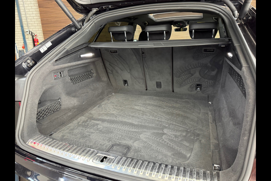 Audi Q8 55 TFSI quattro Pro Line Plus /BlackPACK/Luchtvering/PANO/ MATRIX LED/ 22INCH/ BANG&OLUFSEN/TREKHAAK