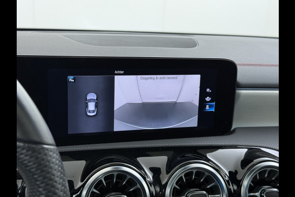 Mercedes-Benz CLA-Klasse 250e AMG // Panoramadak // Nightpakket // Sfeerverlichting // Carplay // Camera // Keyless // MultiBeam