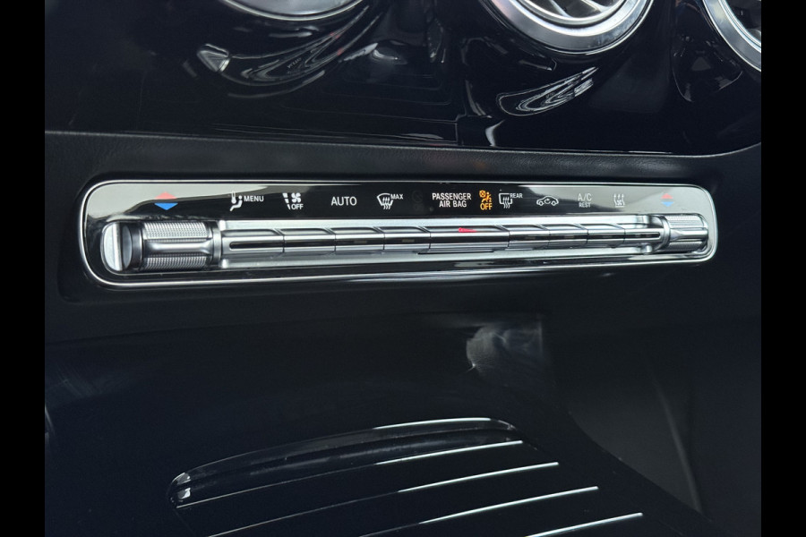 Mercedes-Benz CLA-Klasse 250e AMG // Panoramadak // Nightpakket // Sfeerverlichting // Carplay // Camera // Keyless // MultiBeam