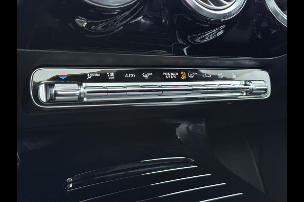 Mercedes-Benz CLA-Klasse 250e AMG // Panoramadak // Nightpakket // Sfeerverlichting // Carplay // Camera // Keyless // MultiBeam