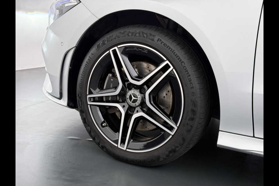 Mercedes-Benz CLA-Klasse 250e AMG // Panoramadak // Nightpakket // Sfeerverlichting // Carplay // Camera // Keyless // MultiBeam