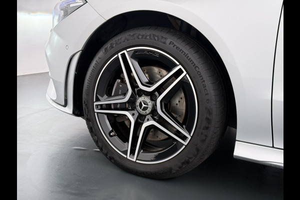 Mercedes-Benz CLA-Klasse 250e AMG // Panoramadak // Nightpakket // Sfeerverlichting // Carplay // Camera // Keyless // MultiBeam